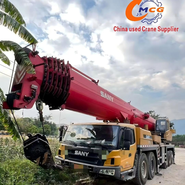 100-тонный автокран производства Sany в 2022 году отработал 3400 часов и проехал 12700 километров.